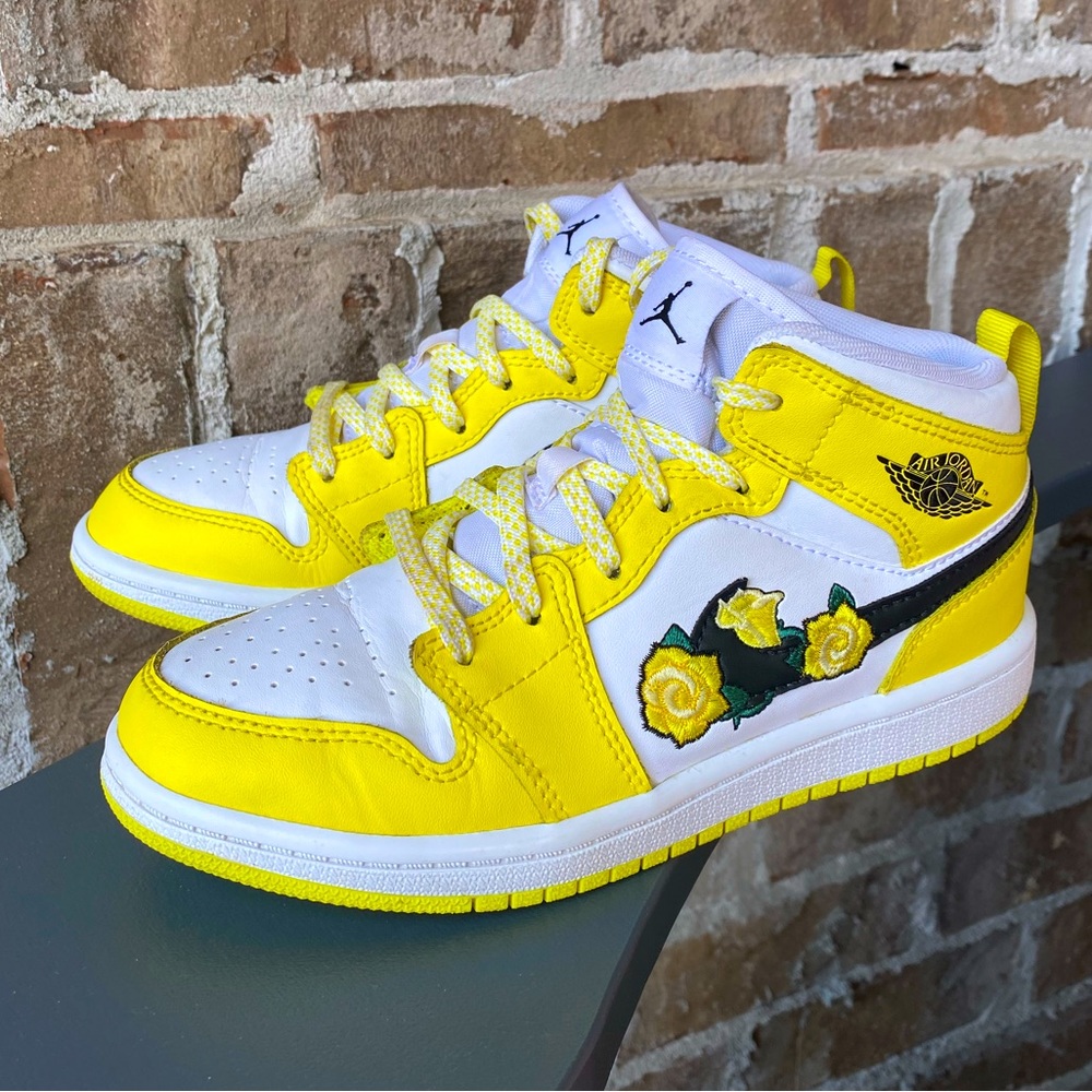 Nike Air Jordan 1 mid SE “Rose Patch” sneakers